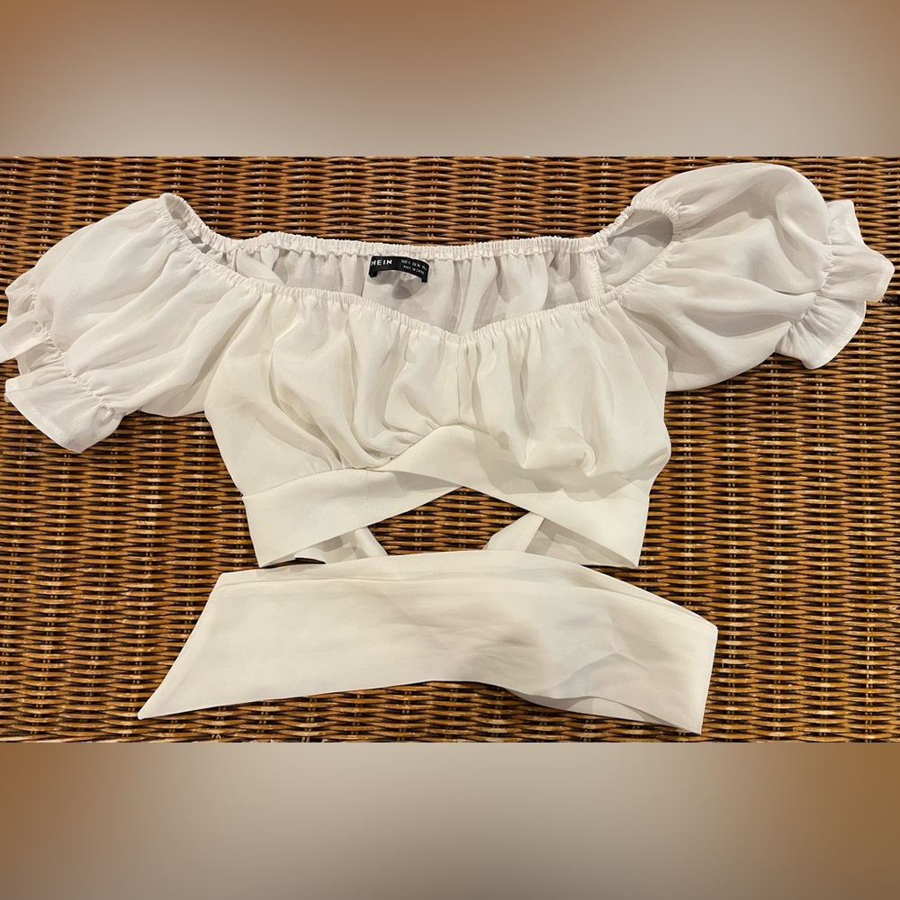 ⭐️3/$15⭐️SHEIN Puff Sleeve Ruched crop Blouse with tie